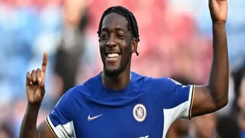 《阿格斯主场铁壁能否击退星队连番猛攻？》