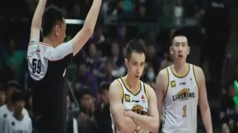 “皇马防线受创，门将群空缺：阵容不稳问题凸显”